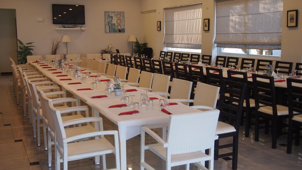Rondos Hotel Himare Esterno foto
