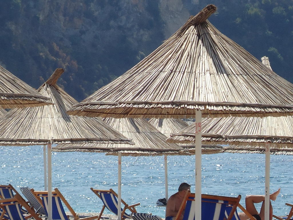 Rondos Hotel Himare Esterno foto