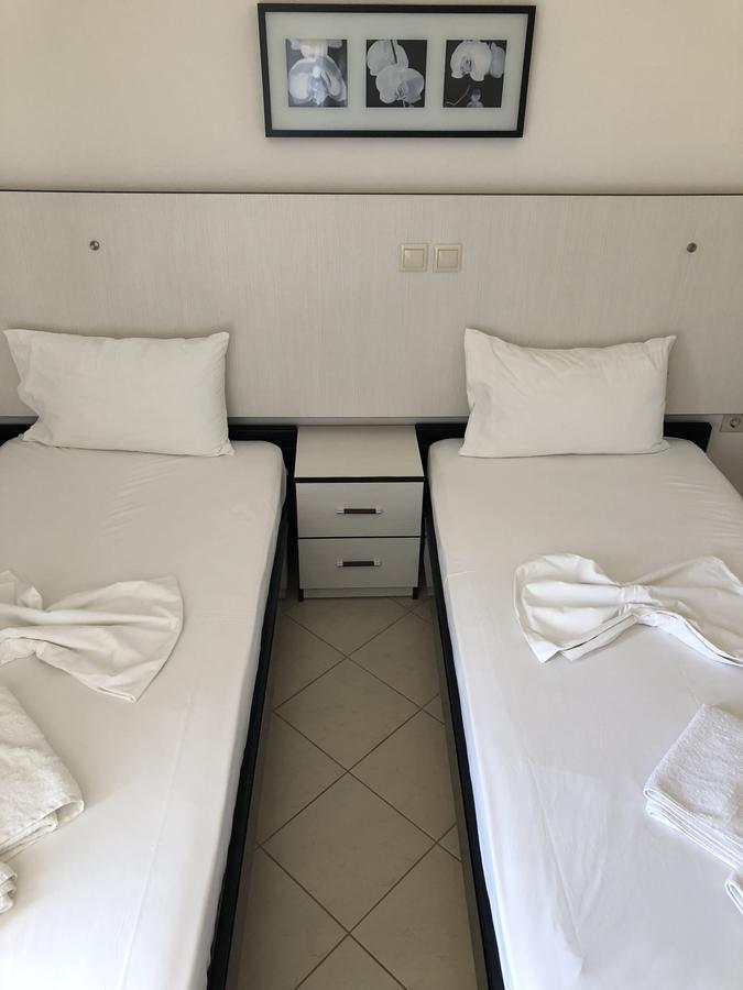 Rondos Hotel Himare Esterno foto