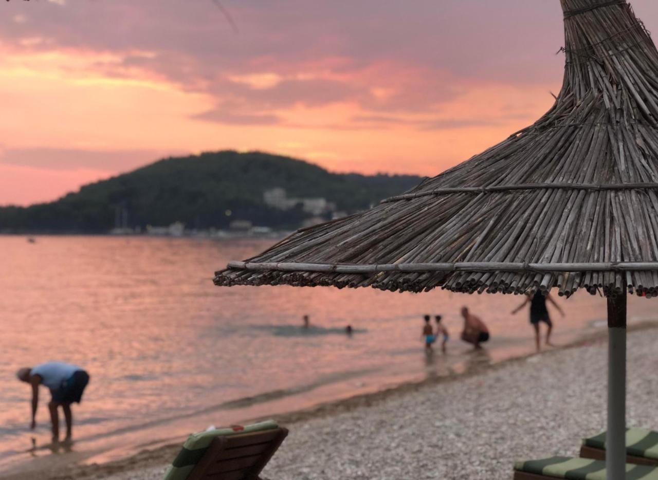 Rondos Hotel Himare Esterno foto